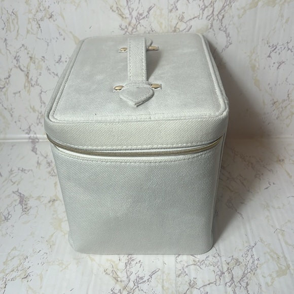 NEW - DIOR WHITE AND GOLD MAKE UP VANITY KIT - Picture 6 of 11